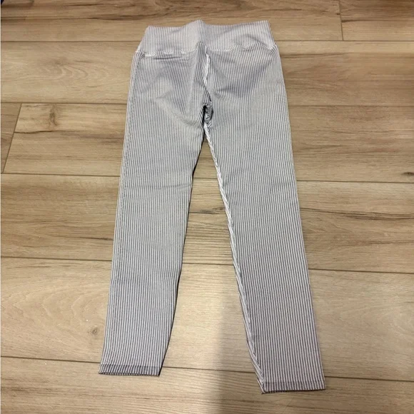 Good American| NWOT Women’s Size 3/4 Black and White Striped Ribbed Leggings - Picture 5 of 8